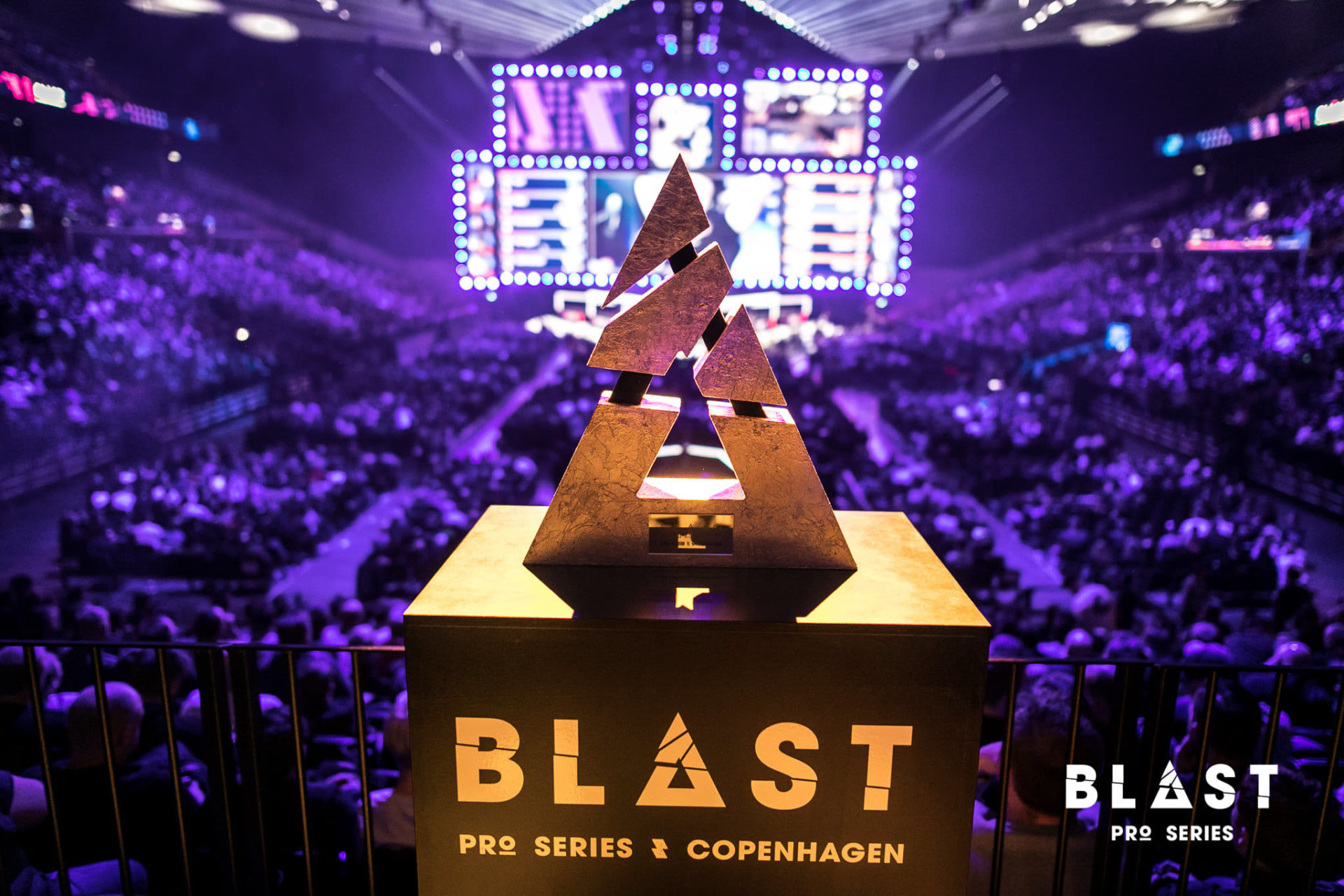 Blast premier 2023. Blast Copenhagen 2019. Нави Бласт 2018. Blast Pro Series. Бласт КС го.